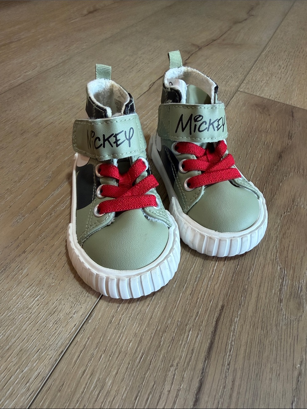 H&M high top Mickey sneakers|Size 4-5C